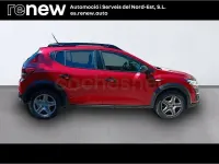Usado Dacia Sandero Comfort 101 CV (74 kW) 2022 Rojo Berlina