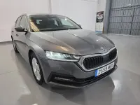 Usado Skoda Octavia G-TEC Ambition 131 HP (96 kW) 2022 Cinzento Sedan