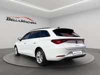 Usado Seat Leon Style 150 CV (110 kW) 2021 Blanco Familiar