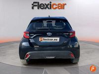 Usado Toyota Yaris Hybrid Active 116 CV (85 kW) 2021 Negro Berlina