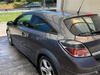 Usado Opel Astra GTC Sport 140 CV (102 kW) 2010 Gris / plata Berlina