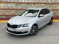 Usado Skoda Octavia Style 115 CV (84 kW) 2019 Gris / plata Berlina