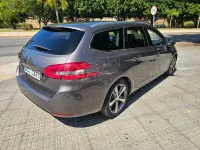 Usado Peugeot 308 SW Allure 130 CV (95 kW) 2018 Gris / plata Familiar