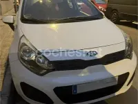 Usado Kia Rio 85 CV (62 kW) 2014 Blanco Berlina