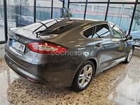 Usado Ford Mondeo Trend 160 CV (117 kW) 2016 Gris / plata Berlina