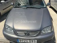 Usado Toyota Avensis Terra 110 CV (80 kW) 2002 Gris / plata Berlina