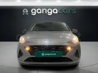 Usado Hyundai i10 67 CV (49 kW) 2022 Gris Utilitario
