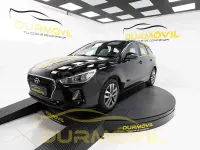 Usado Hyundai i30 110 CV (80 kW) 2017 Negro Familiar
