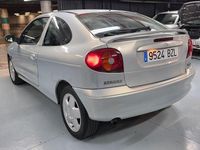 Usado Renault Mégane Coupé Expression 95 CV (69 kW) 2002 Gris / plata Coupe