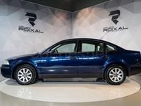 Usado VW Passat Edition 101 CV (74 kW) 2005 Azul Berlina