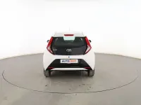 Usado Toyota Aygo Play 72 CV (52 kW) 2021 Blanco Utilitario