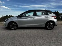 Usado Hyundai i20 101 CV (74 kW) 2021 Gris Familiar