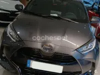 Usado Toyota Yaris Hybrid Style 116 CV (85 kW) 2026 Gris / plata Berlina