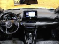 Usado Toyota Yaris Hybrid Plus 116 CV (85 kW) 2021 Gris Utilitario