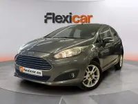 Usado Ford Fiesta Trend 75 CV (55 kW) 2017 Gris Utilitario