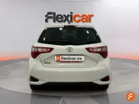 Usado Toyota Yaris Active 111 CV (81 kW) 2018 Blanco