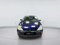 Usado Ford Focus Ambiente 100 CV (73 kW) 2001 Azul Berlina