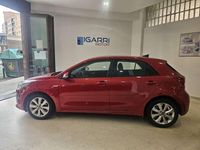 Usado Kia Rio 101 CV (74 kW) 2021 Burdeos Utilitario