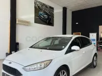 Usado Ford Focus Trend 120 CV (88 kW) 2016 Blanco Berlina