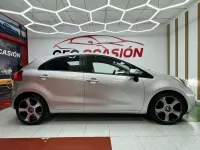 Usado Kia Rio 86 CV (63 kW) 2011 Gris Utilitario