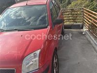 Usado Ford Fusion 68 CV (50 kW) 2004 Rojo Berlina