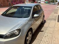 Usado VW Golf VII Advance 105 CV (77 kW) 2012 Gris / plata Berlina