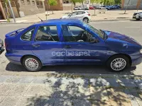 Usado Seat Cordoba Stella 75 CV (55 kW) 2002 Azul Berlina