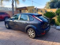 Usado Ford Focus Trend 109 CV (80 kW) 2011 Gris / plata Berlina