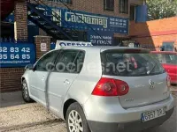 Usado VW Golf IV Highline 140 CV (102 kW) 2006 Gris / plata Berlina