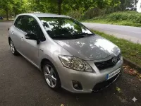 Usado Toyota Auris Hybrid Advance 136 CV (100 kW) 2012 Gris / plata Berlina