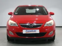 Usado Opel Astra Cosmo 110 CV (80 kW) 2010 Rojo Utilitario