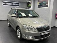 Usado Skoda Fabia Elegance 85 CV (62 kW) 2011 Gris / plata Familiar