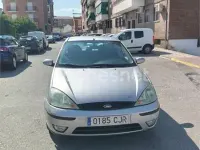 Usado Ford Focus Trend 100 CV (73 kW) 2003 Gris / plata Berlina