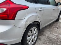 Usado Ford Focus Trend 95 CV (69 kW) 2013 Gris / plata Berlina