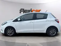 Usado Toyota Yaris Hybrid Active 116 CV (85 kW) 2021 Blanco Berlina