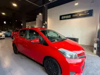 Usado Toyota Yaris Connect Style 101 CV (74 kW) 2011 Rojo Utilitario