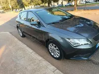 Usado Seat Leon Reference 105 CV (77 kW) 2014 Gris / plata Berlina