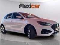 Usado Hyundai i30 101 CV (74 kW) 2024 Blanco Berlina