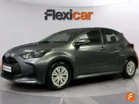 Usado Toyota Yaris Active 116 CV (85 kW) 2023 Rojo Utilitario