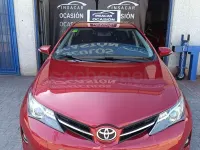 Usado Toyota Auris Active 132 CV (97 kW) 2015 Granate Berlina