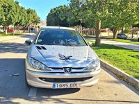 Usado Peugeot 206 75 CV (55 kW) 2005 Gris / plata Berlina