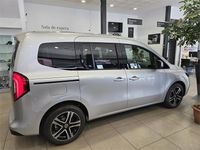 Nuevo Mercedes T180 116 CV (85 kW) 2025 Rojo rubelita Monovolumen