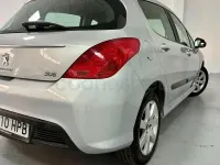 Usado Peugeot 308 Access 98 CV (72 kW) 2013 Gris / plata Berlina