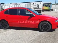 Usado Seat Leon Sport 130 CV (95 kW) 2004 Rojo Utilitario