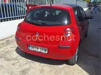 Usado Renault Clio II Authentique 75 CV (55 kW) 2008 Rojo Berlina