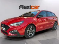 Usado Hyundai i30 N Line 120 CV (88 kW) 2023 Rojo Berlina