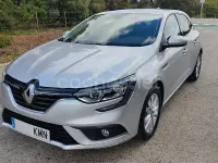 Usado Renault Mégane LIMITED 100 CV (73 kW) 2018 Gris / plata Berlina