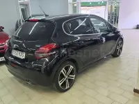 Usado Peugeot 208 GT-line 110 CV (80 kW) 2019 Negro Utilitario