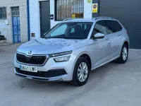 Usado Skoda Kamiq 95 CV (69 kW) 2022 Gris / plata SUV