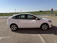Usado Ford Focus Trend 109 CV (80 kW) 2009 Blanco Berlina